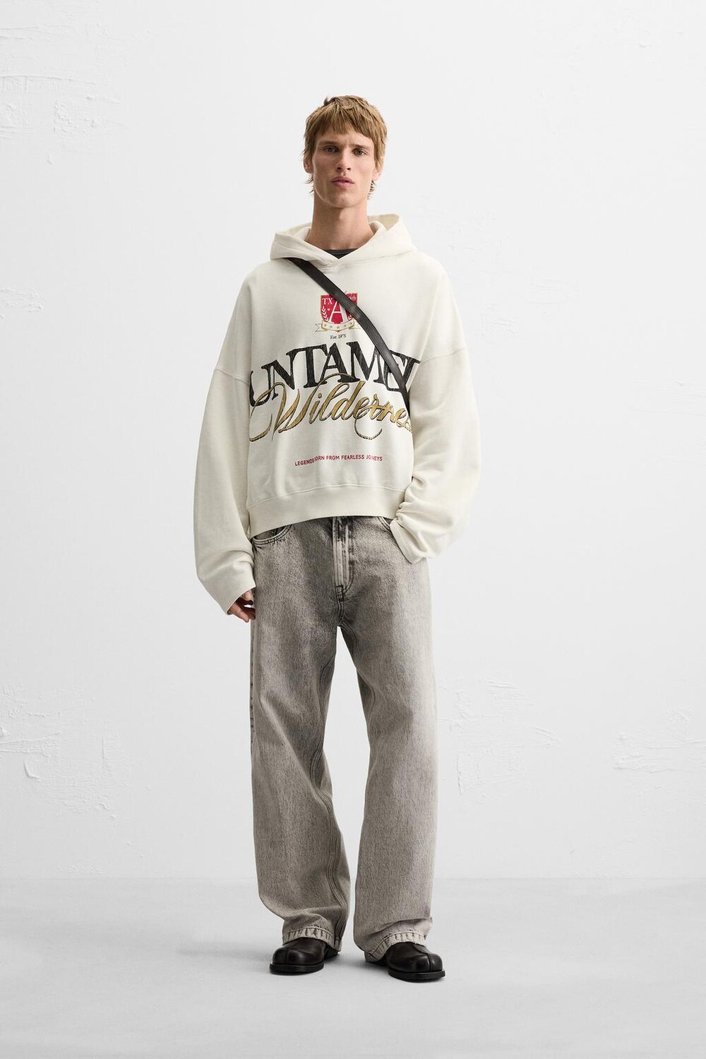 

Толстовка с набранным лозунгом ZARA, экрю
