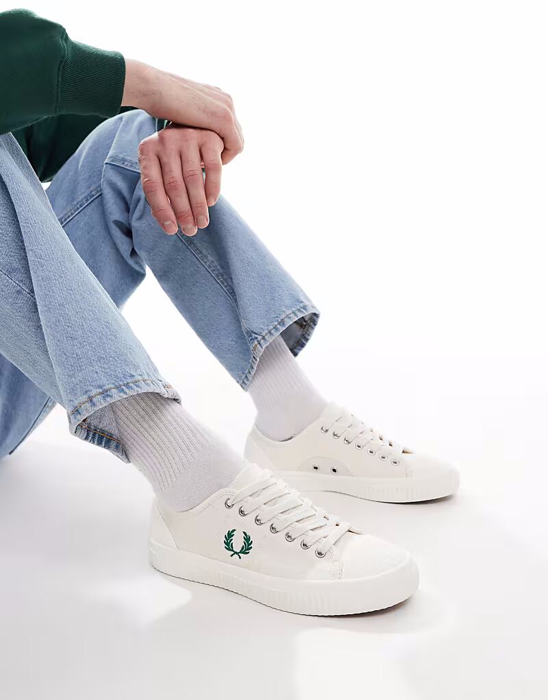 

Белые парусиновые кроссовки Fred Perry Hughes