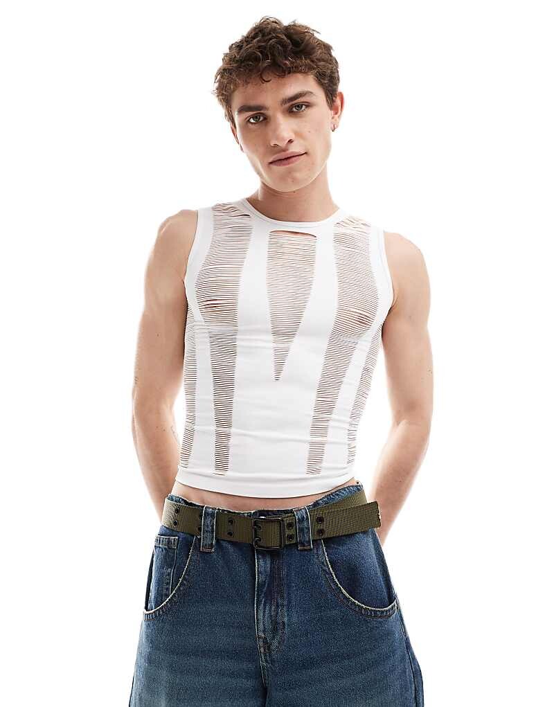 

COLLUSION – белая бесшовная фестивальная футболка с эффектным вырезом и рваными краями