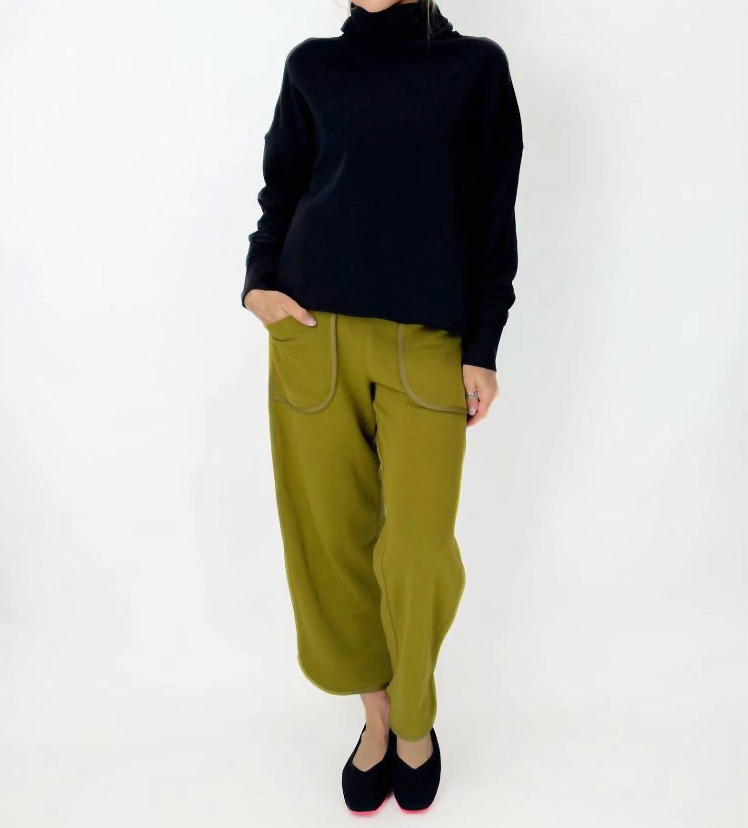 

Mono b Домашний свитер с длинными рукавами и высоким воротником, черный