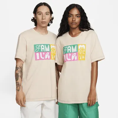 

Футболка Nike Sportswear Familia, цвет Sanddrift