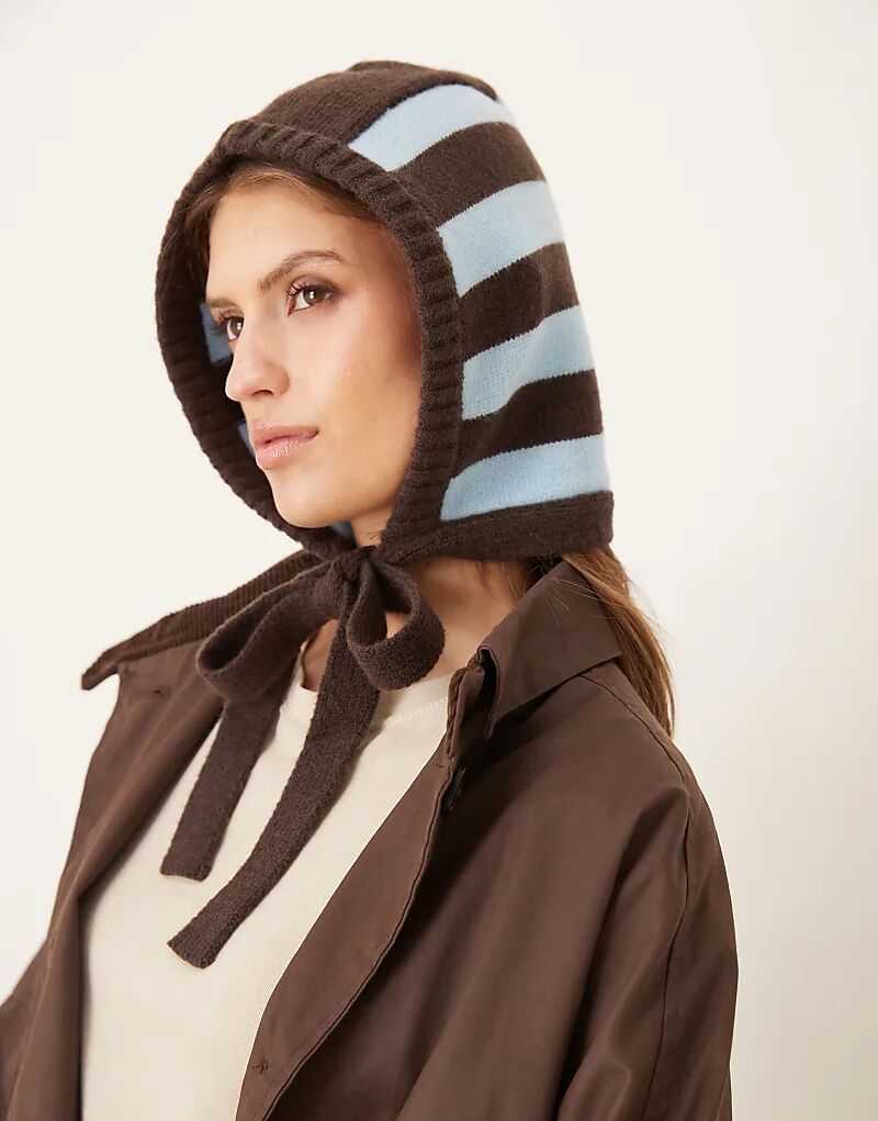 

Вязаный чепчик в полоску от My Accessories в синих и коричневых тонах