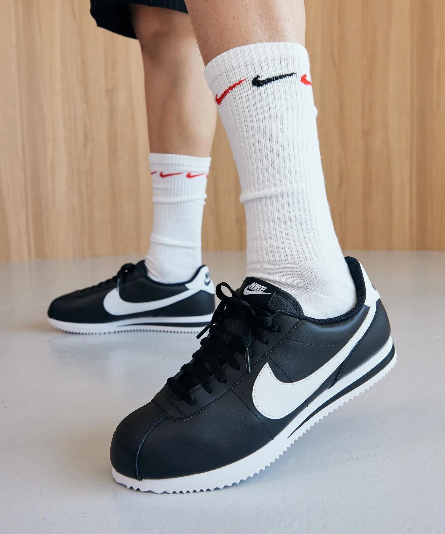 Мужские кроссовки Nike Cortez Leather Men's Shoes DM4044-001 — фото 2
