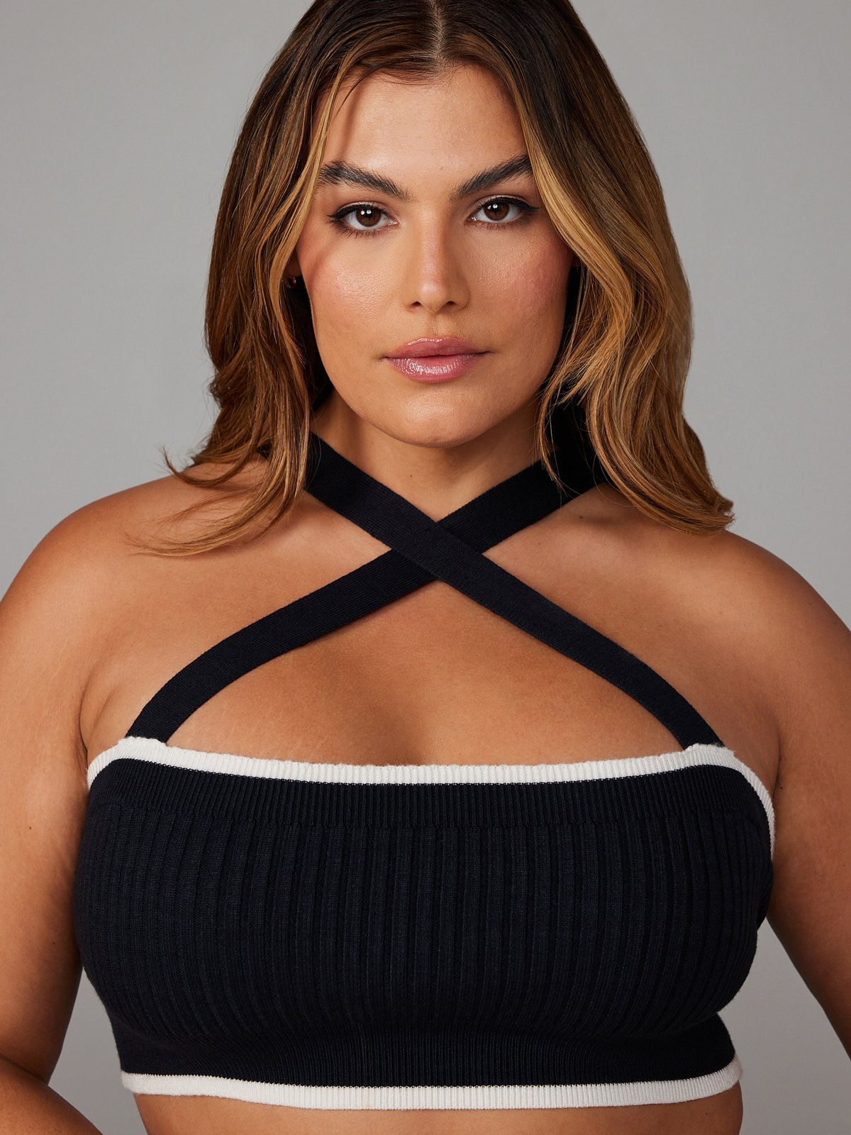 

Бралетт Savage X Fenty Lit Leisure Knit, цвет Black Caviar/Hazy White