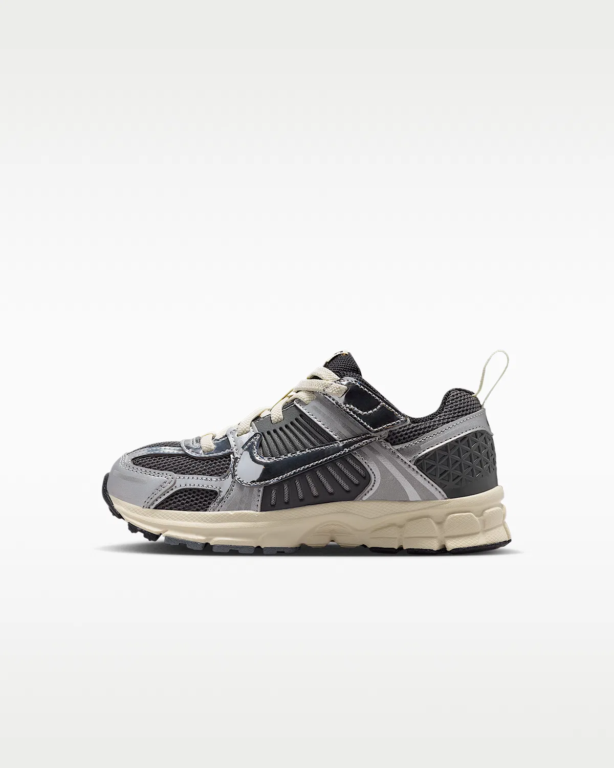 Детские кроссовки со светоотражающими элементами Nike Vomero 5, Iron Grey/Metallic Silver/Coconut Milk/Chrome
