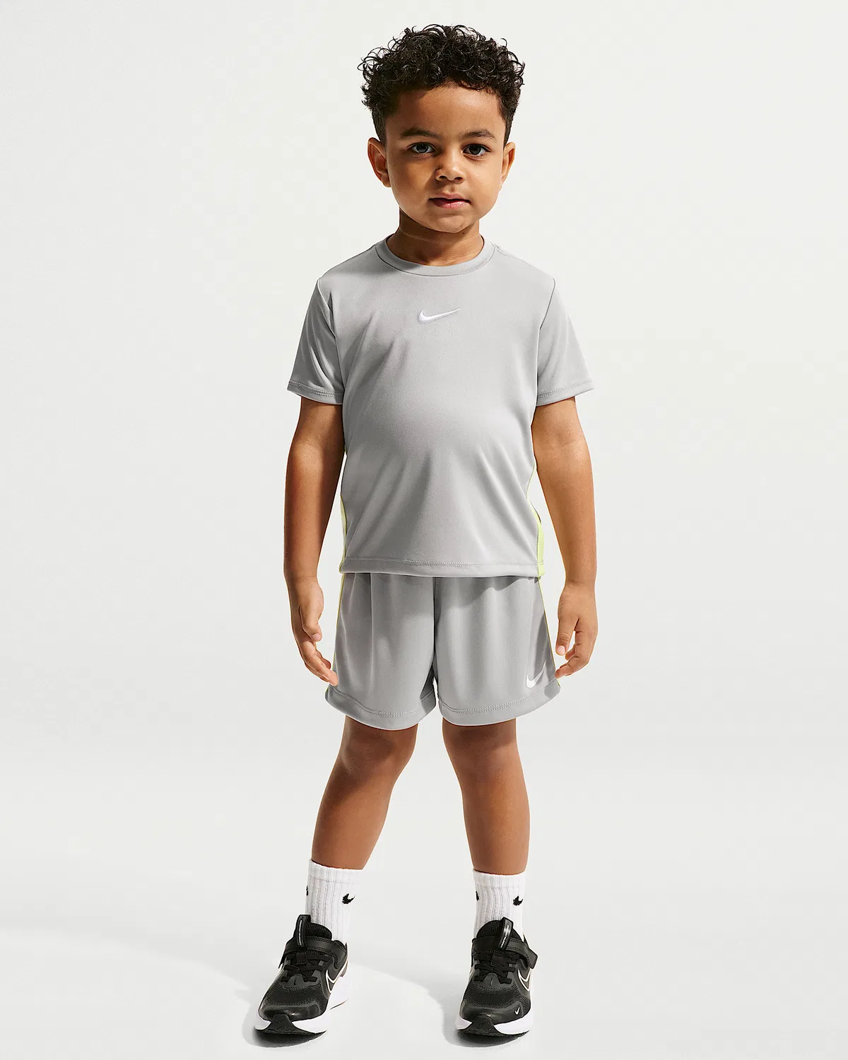 Детский спортивный комплект Nike Toddler Dri-FIT из шорт и футболки, Light Smoke Grey