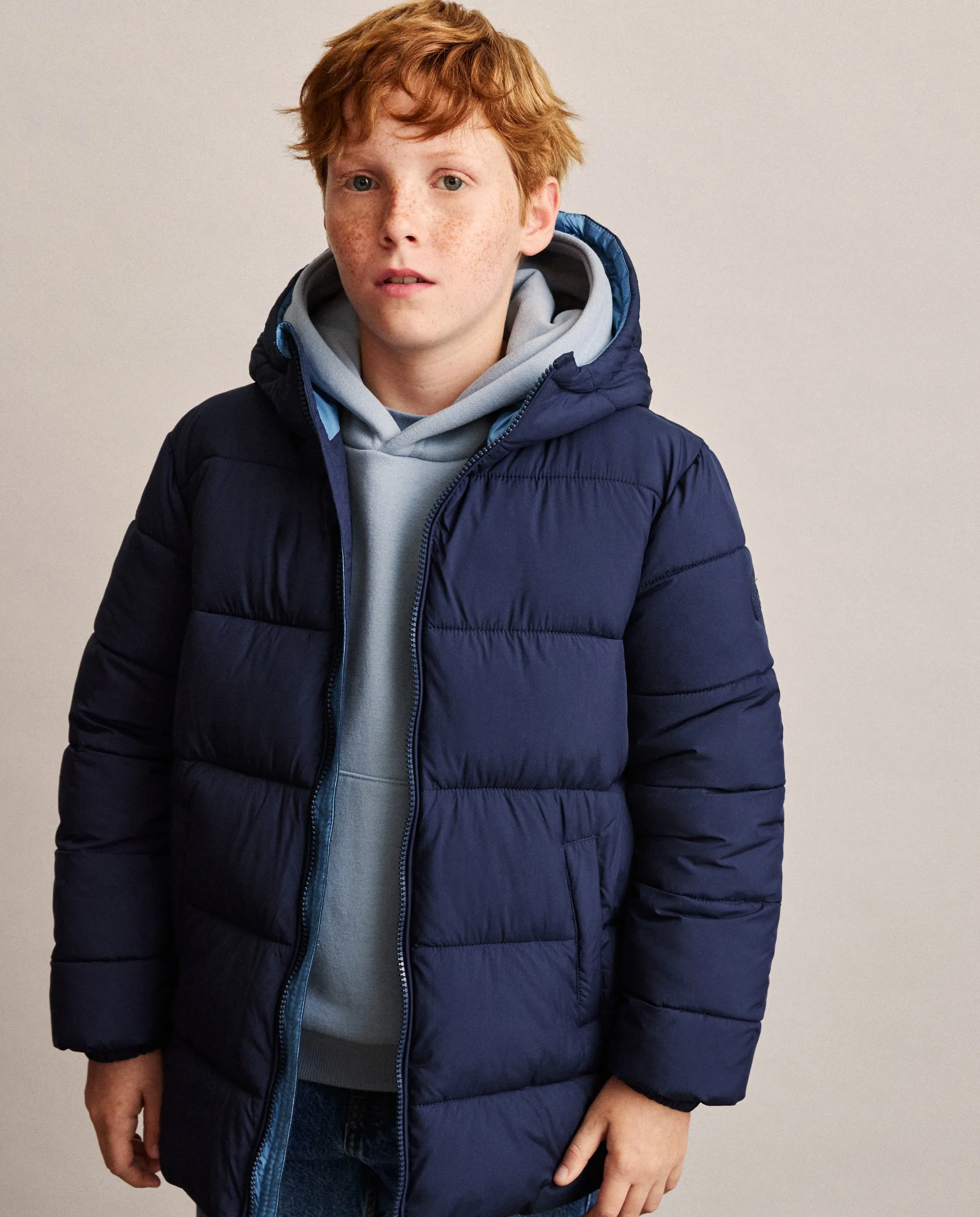 

Детская куртка с капюшоном и прямыми карманами Coconut El Corte Inglés, темно-синий