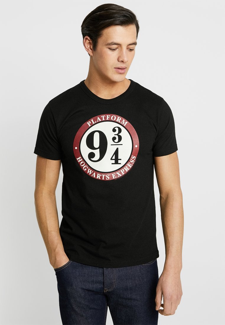 

Футболка с принтом HARRY POTTER PLATFORM 9 3/4 LOGOSHIRT, черный