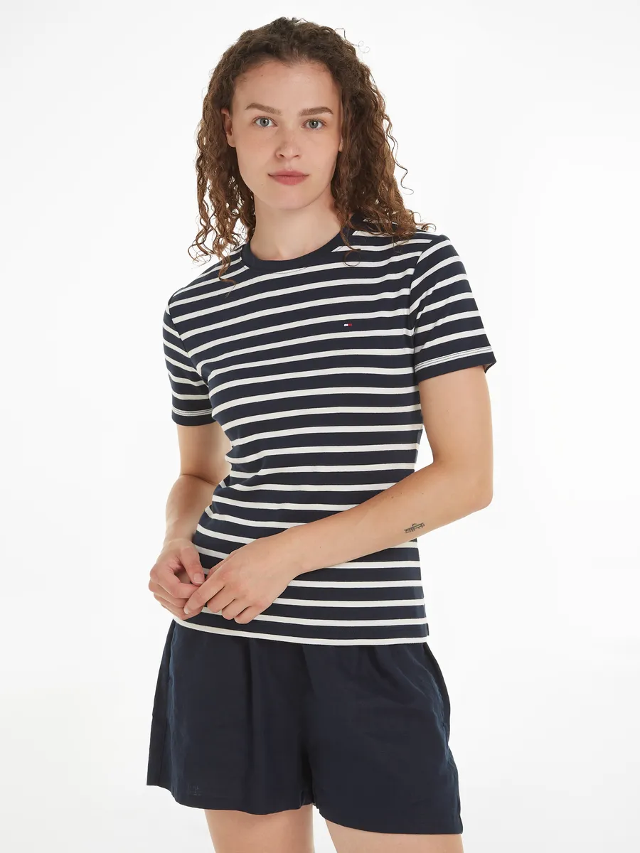 

Футболка Tommy Hilfiger "NEW SLIM CODY C-NK SS" с вышитым логотипом, цвет Breton Desert Sky/Ecru