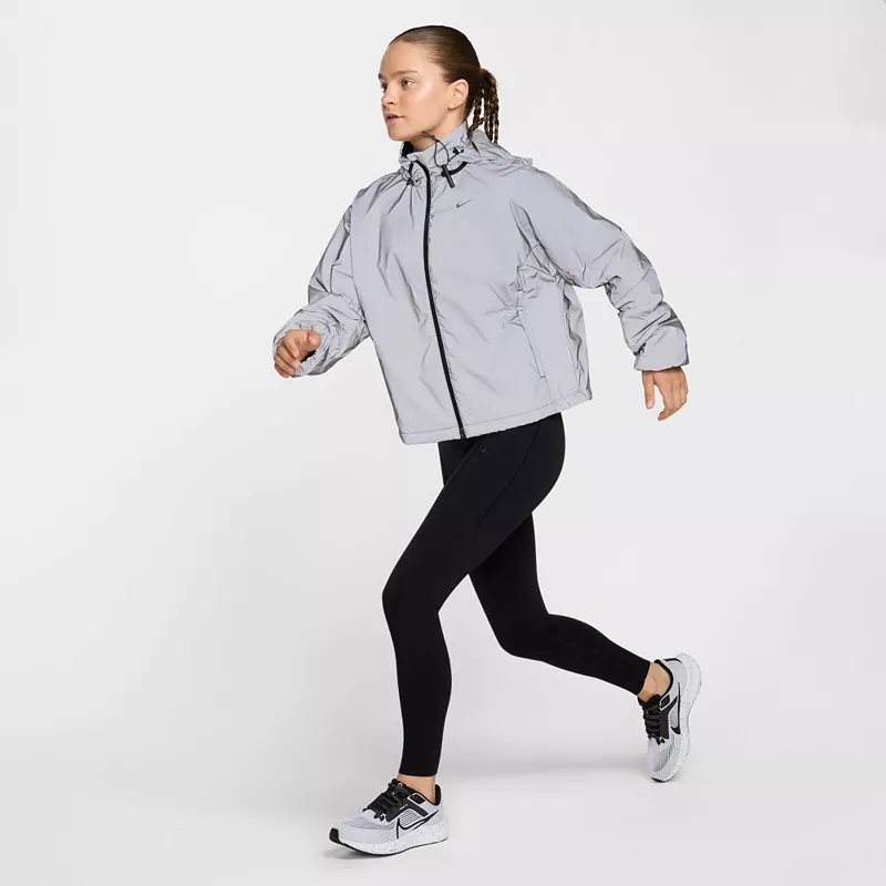 

Женская беговая куртка Nike Running Division Therma-FIT со светоотражающим эффектом, цвет Black/Reflective Silver