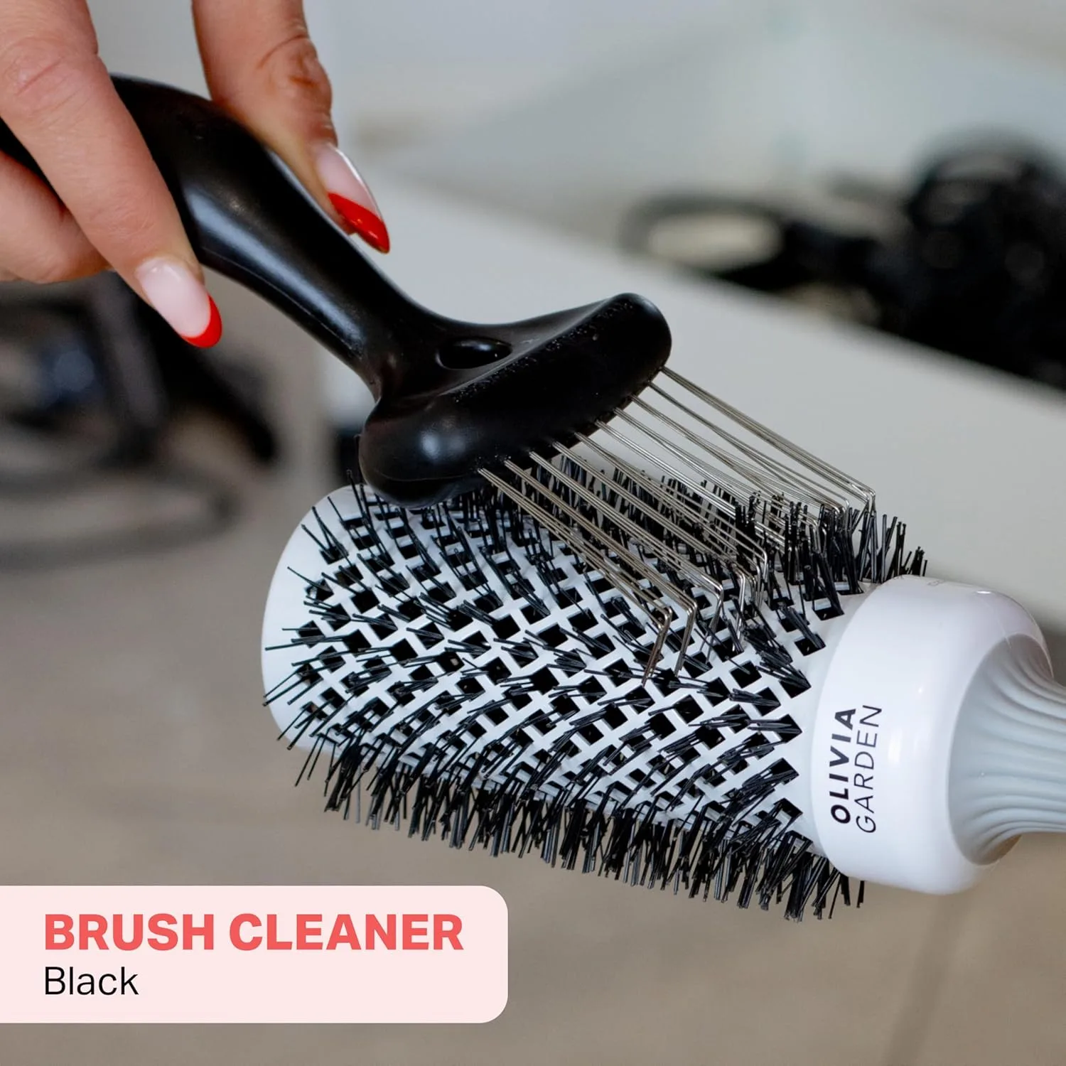 Olivia Garden The Brush Cleaner - Инструмент для чистки кистей всех размеров и моделей - Удаляет загрязнения - 2 инструмента в 1 - Аксессуары для ухода за красотой, Black — фото 2