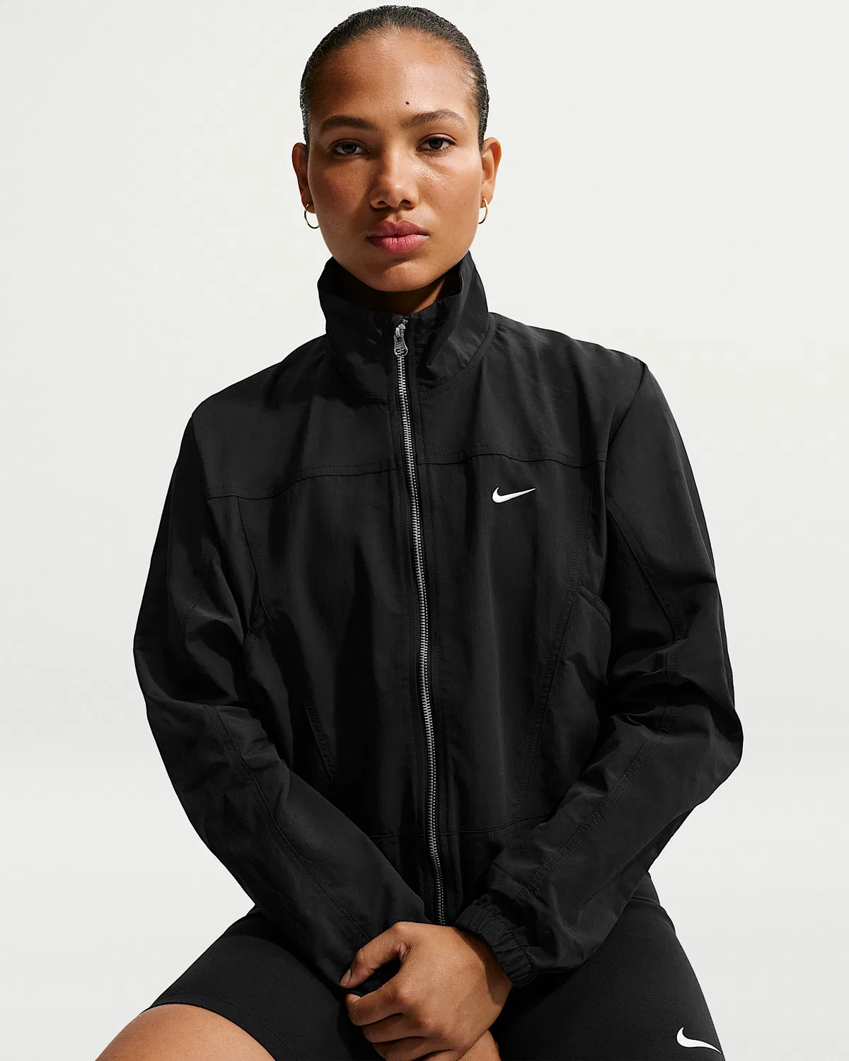 Женская свободная куртка Nike Sportswear Everything Wovens с защитой от УФ-лучей Repel, Black/White