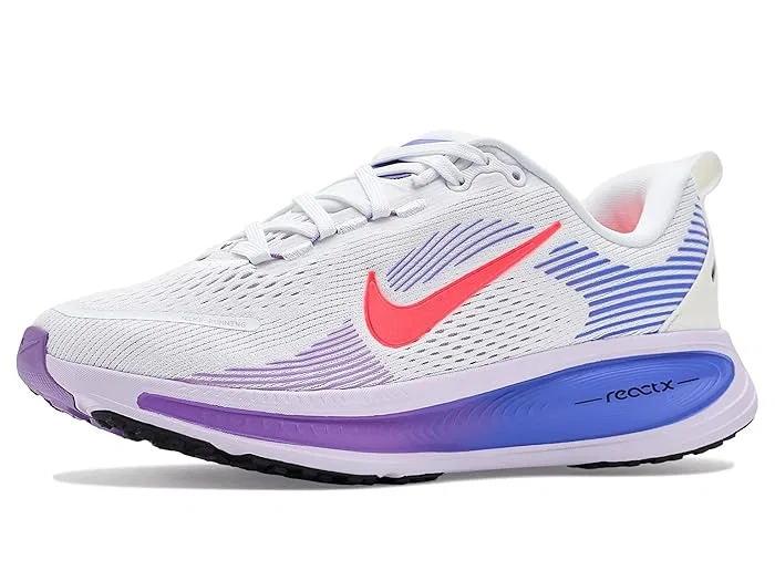 Кроссовки беговые Vomero 18 Nike Kids, White/Hot Lava/Violet Mist/Sapphire — фото 2