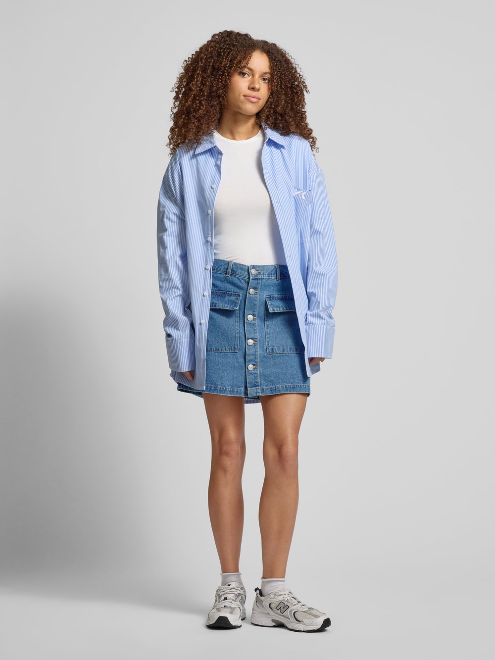 

Мини-юбка из денима из чистого хлопка с застежкой на пуговицы спереди, модель «CHRISSY» Pieces