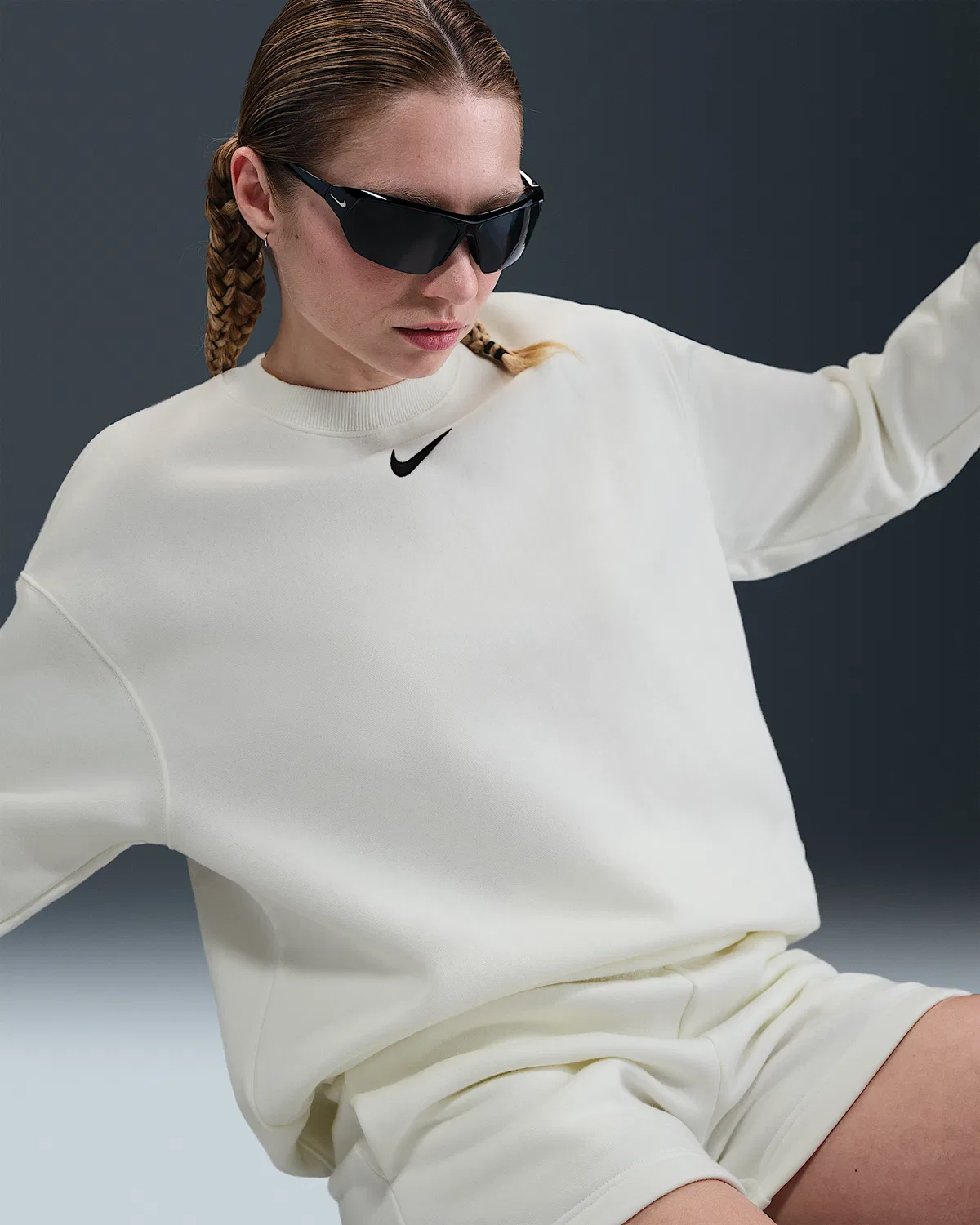 Женский оверсайз свитшот с круглым вырезом Nike Sportswear Phoenix Fleece, Sail/Black — фото 3