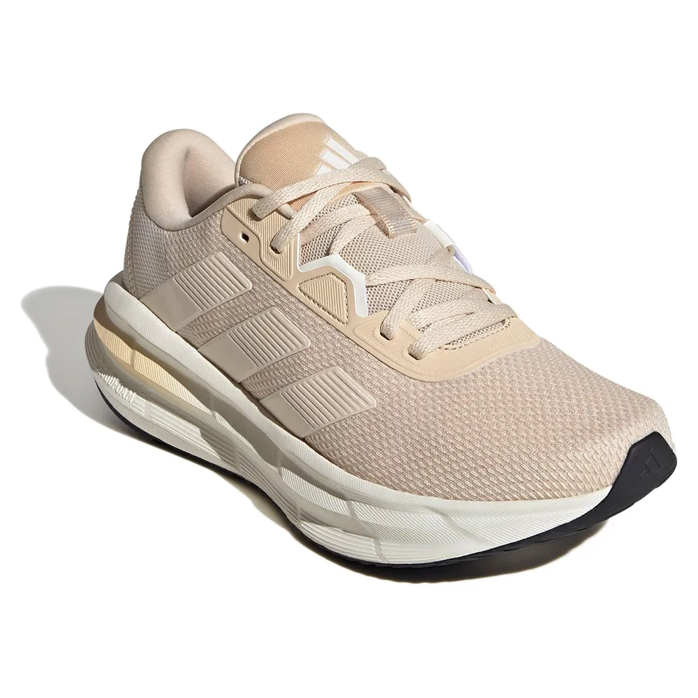 Беговые кроссовки adidas Galaxy 7, бежевый — фото 4