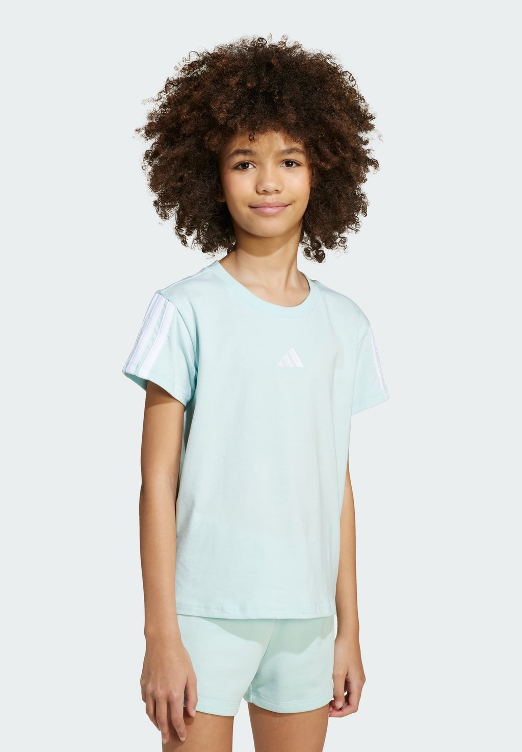 

Футболка с принтом ESSENTIALS TEE Adidas Sportswear, зеленый