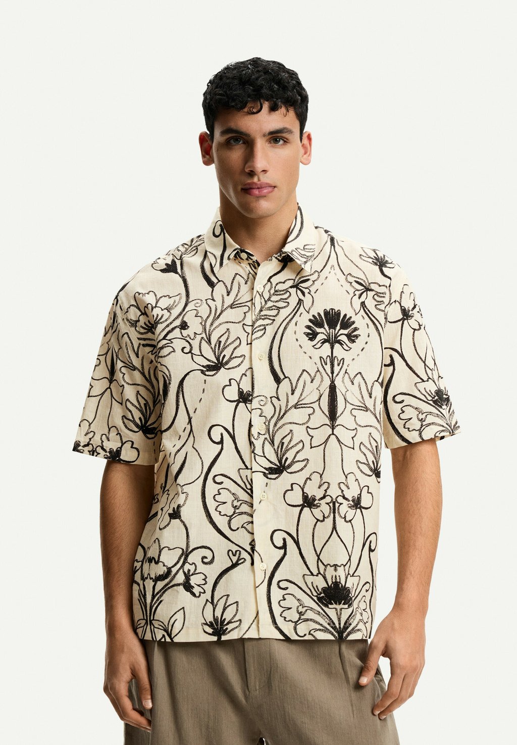 

Рубашка PRINTED SHORT SLEEVE Bershka, бежевый