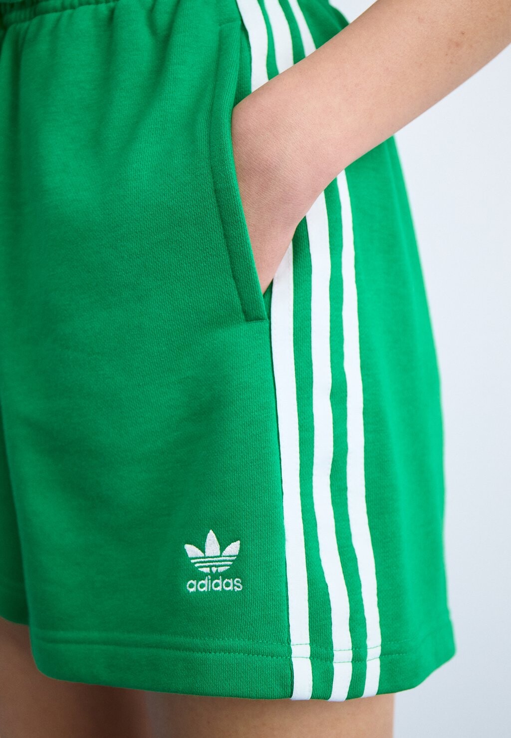 

Спортивные брюки adidas Originals, зеленый