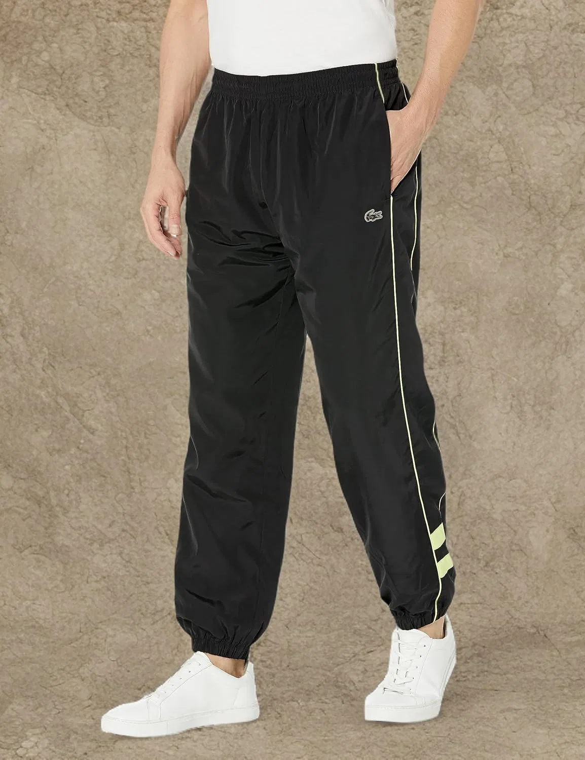 Спортивные брюки Lacoste мужские, свободный крой, контрастные детали, черный — фото 3