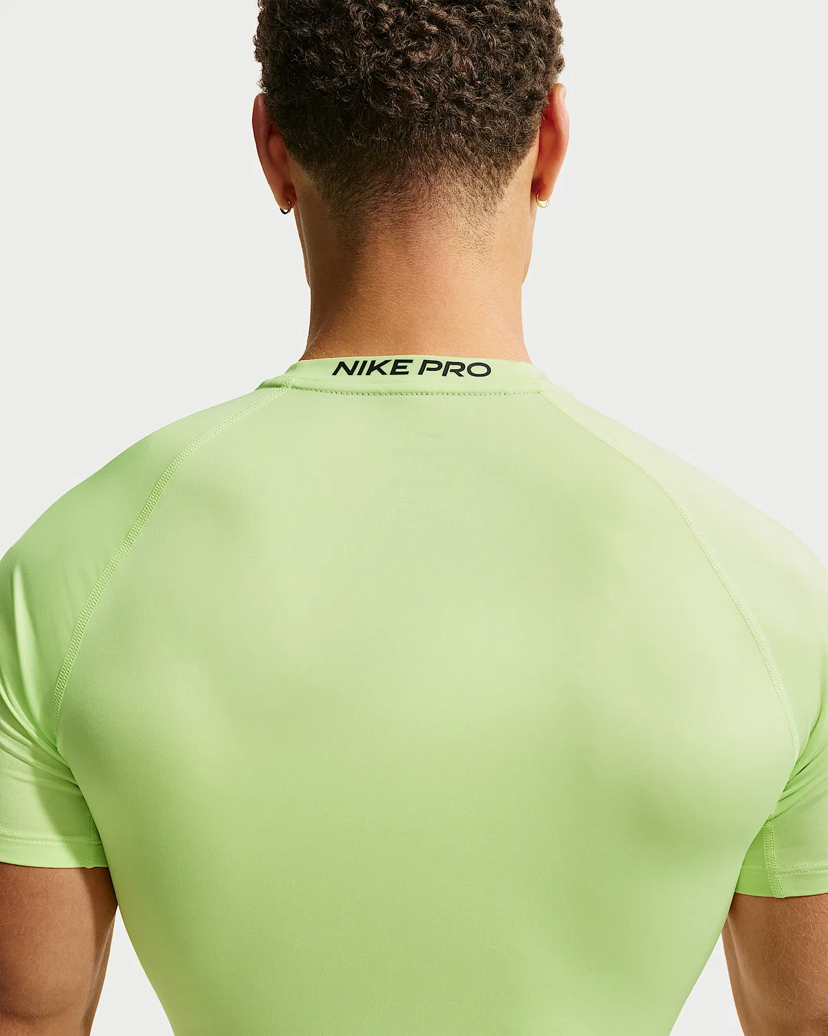 Мужская облегающая футболка с коротким рукавом Dri-FIT Nike Pro, Light Liquid Lime/Black — фото 2