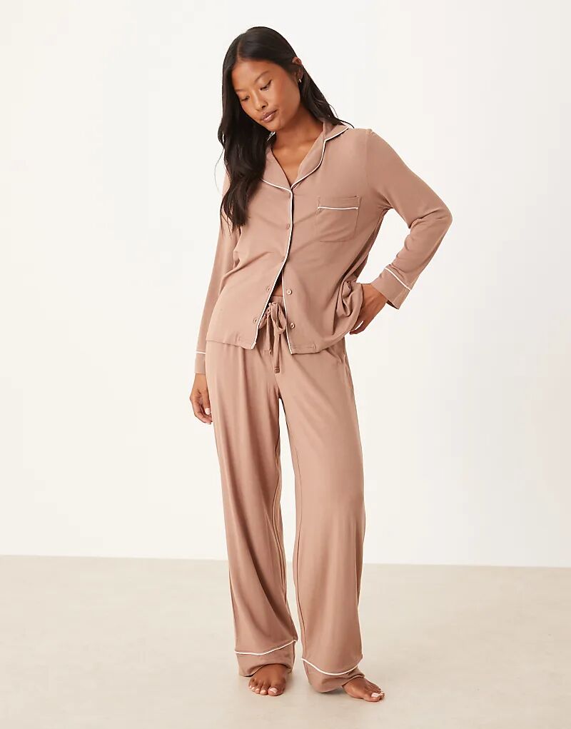 

Супермягкий пижамный комплект с длинными рукавами ASOS DESIGN Petite коричневого цвета