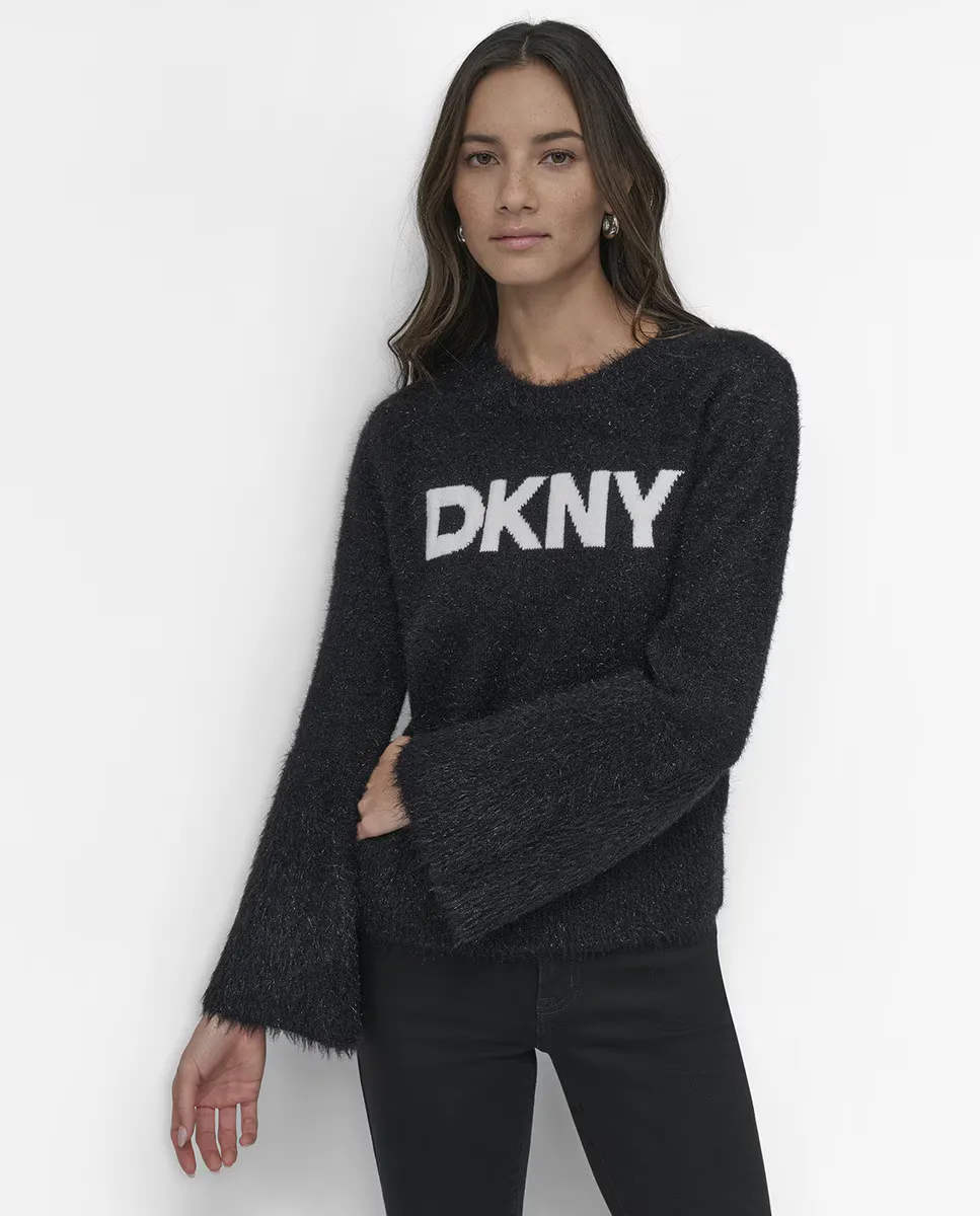 

Женский свитер с круглым вырезом и металлическим логотипом бренда Dkny Jeans, чёрный