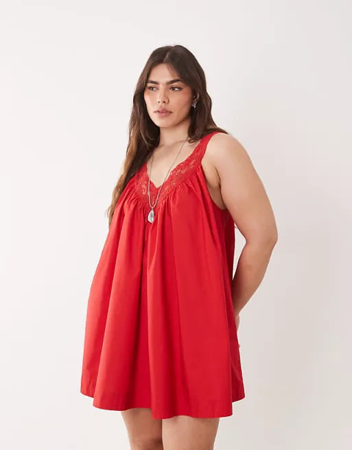 

Мини-сарафан из поплина с кружевной накладкой ASOS DESIGN Curve томатно-красного цвета