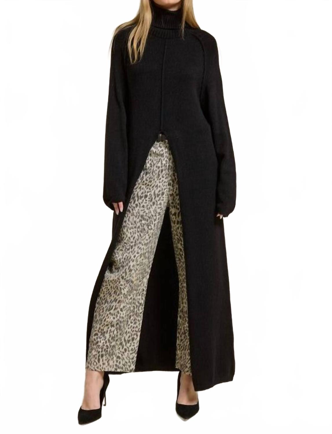 

Mimosa Длинное платье-туника с высоким воротником и разрезом, черное