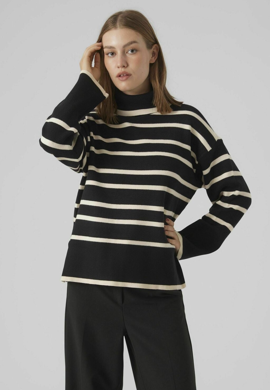 

Свитшот Vero Moda SABA ROLLNECK GA NOOS, черный