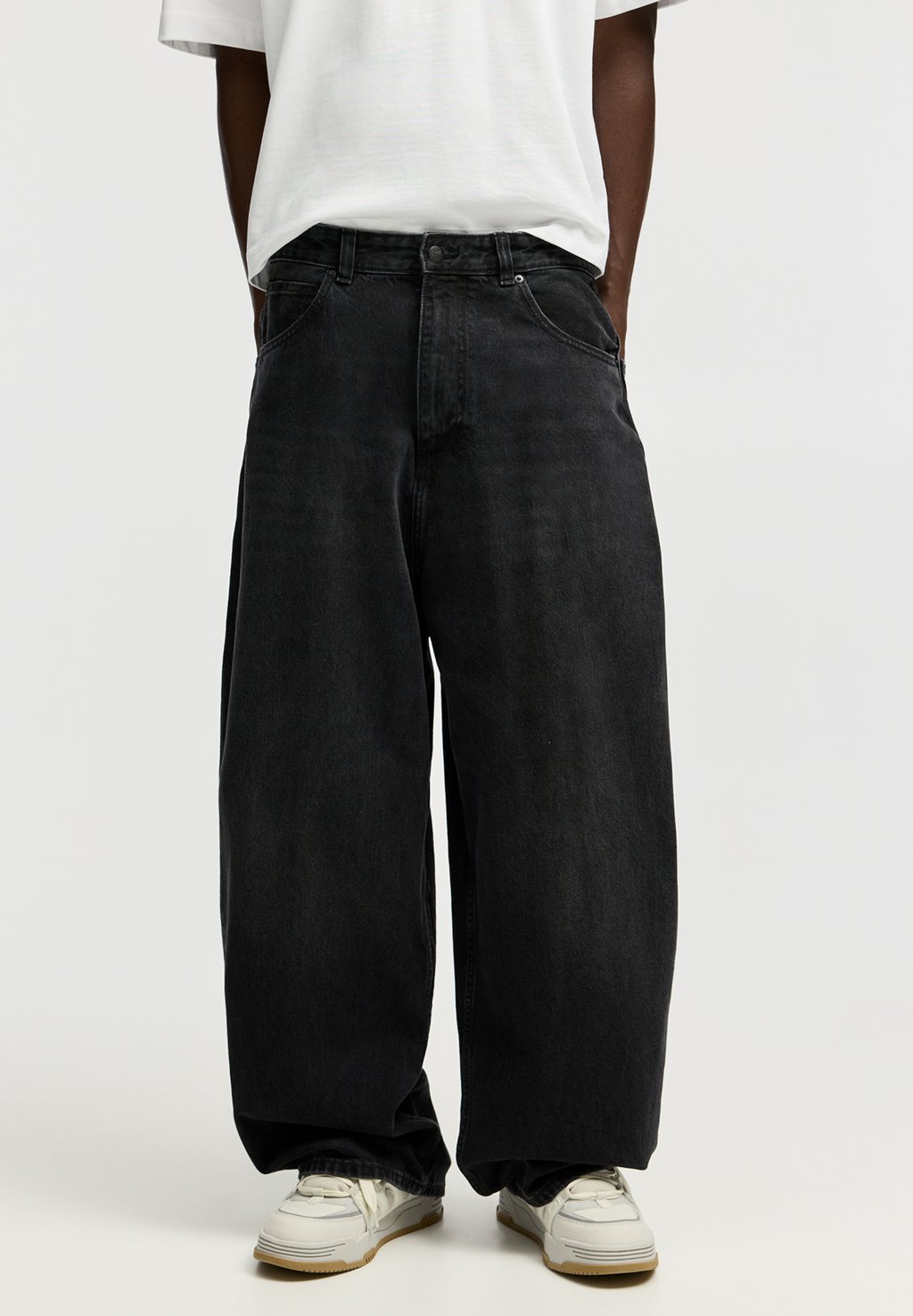 

Мешковатые джинсы SUPPER BAGGY PULL&BEAR, черный