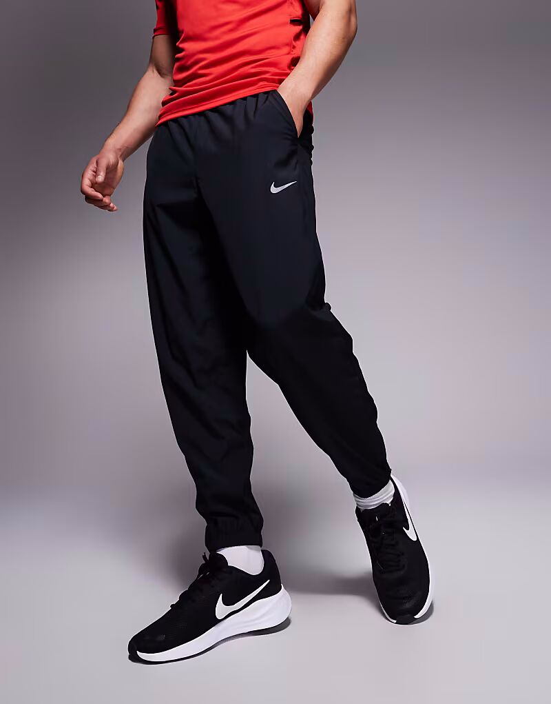 Зауженные книзу джоггеры Nike Training Form Dri-FIT черного цвета — фото 2