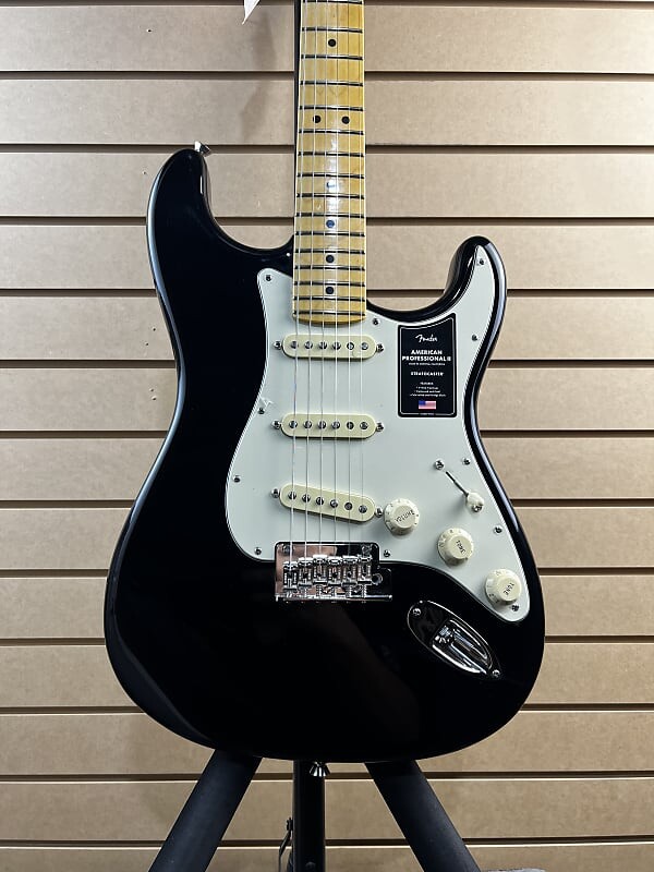

Электрогитара Fender American Professional II Stratocaster - Black with Maple Fingerboard w/OHSC & PLEK*D #359
