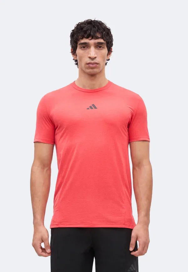 Футболка спортивная D4T workout Adidas Performance, чистый рубин