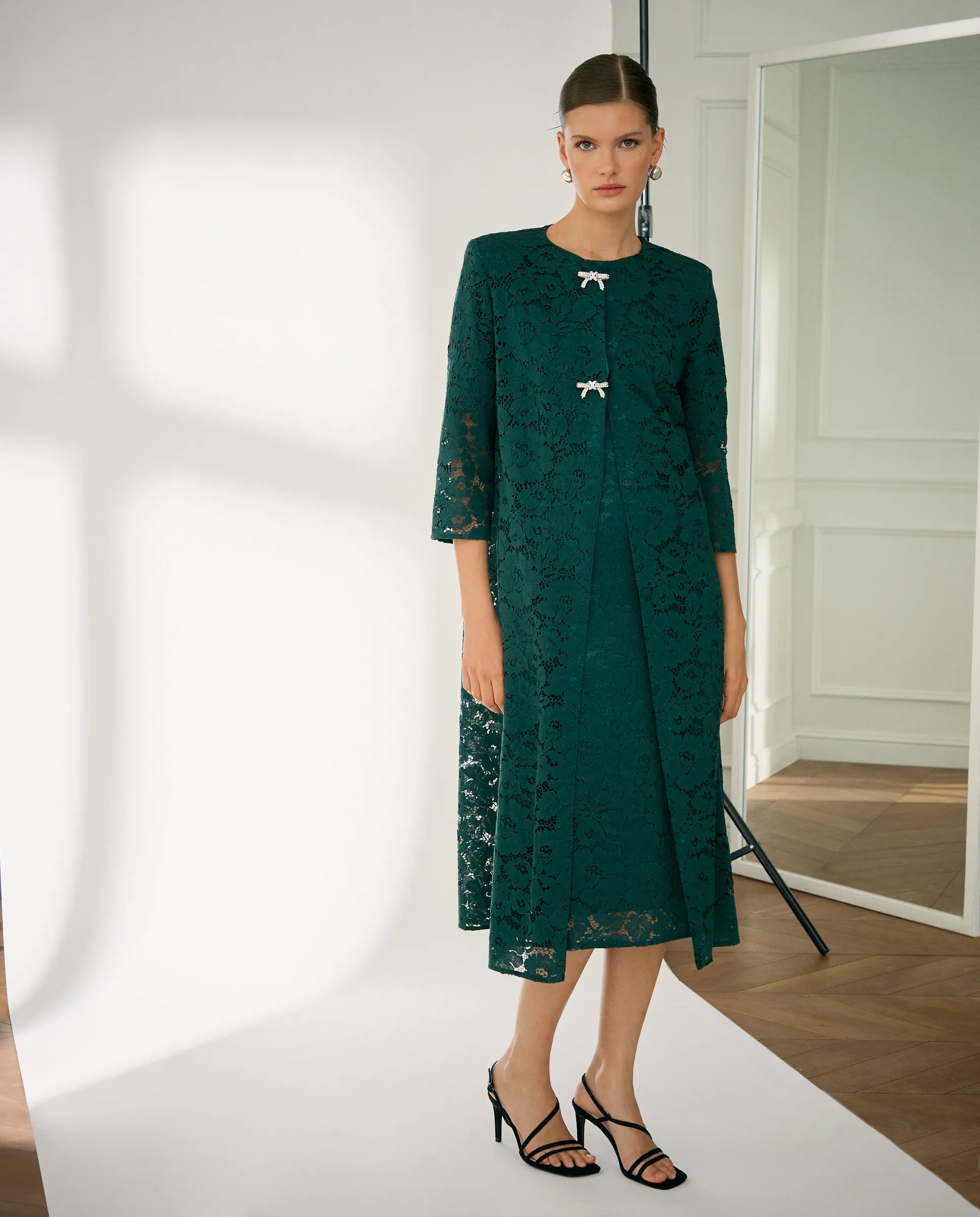 

Короткое кружевное платье и пальто Woman Fiesta El Corte Inglés, темно-зеленый