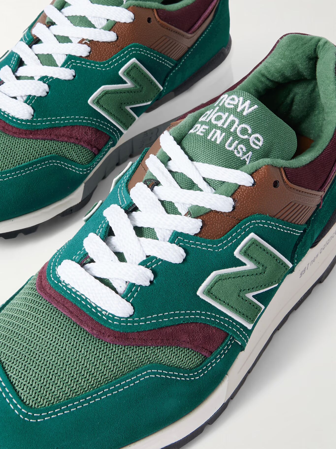

Кроссовки MiUS 997 из замши и сетки с резиновой отделкой NEW BALANCE, зеленый