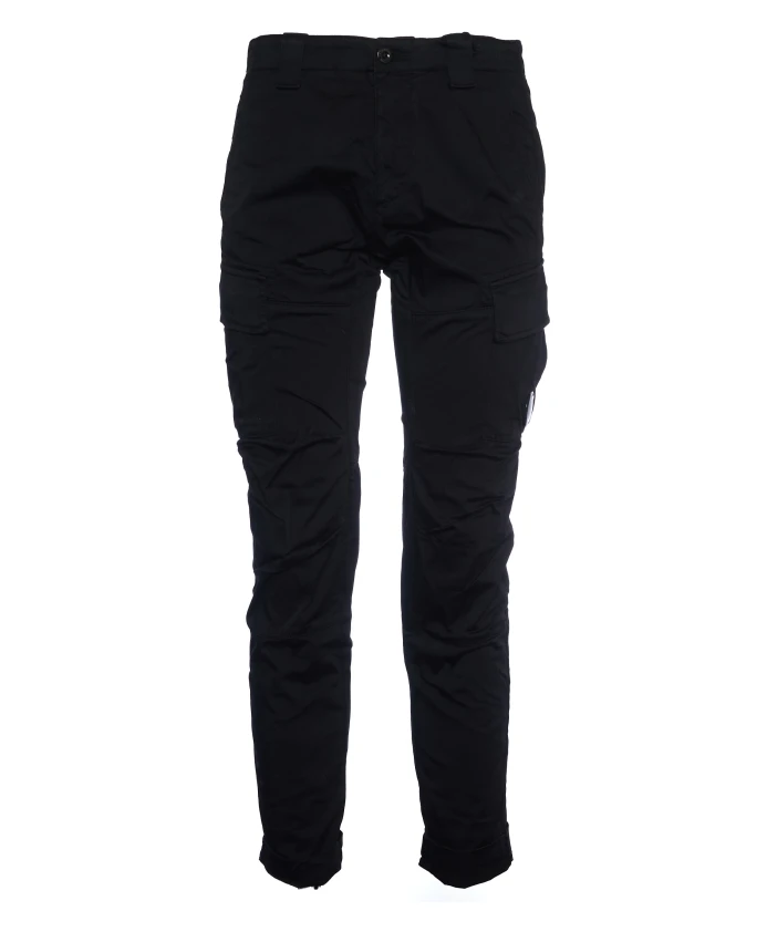 

Черные брюки-карго - стильный выбор для повседневных прогулок. C.P. Company, черный