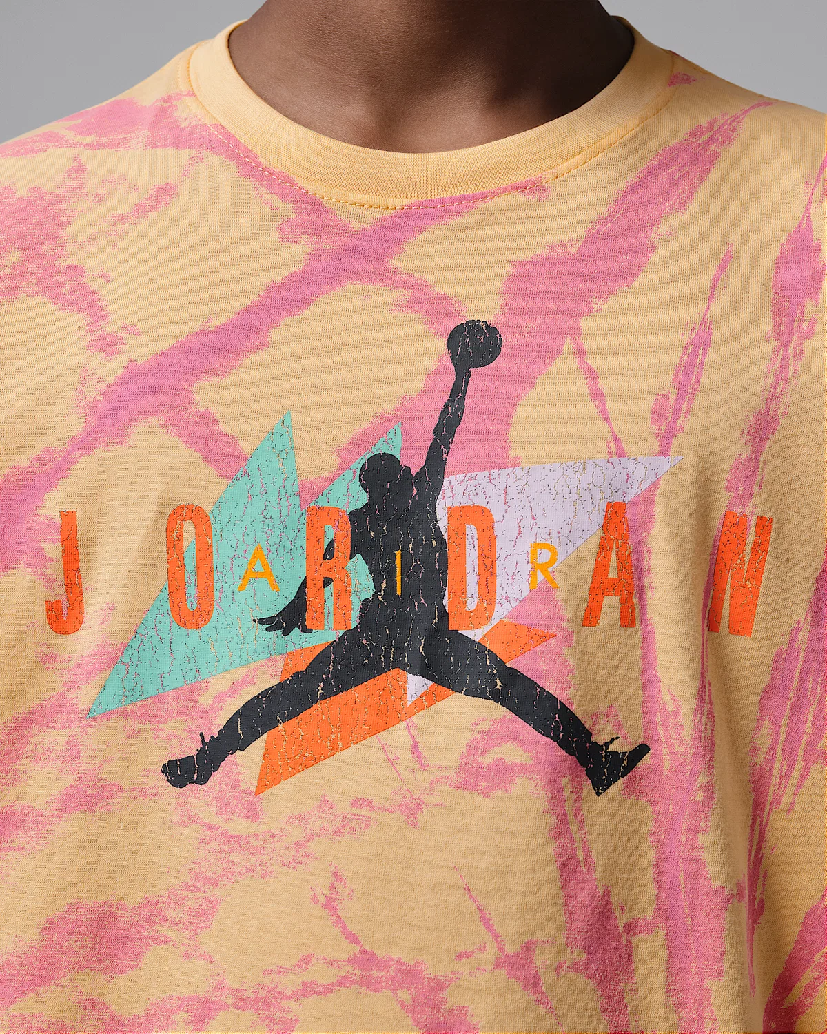 Детская футболка Jordan Big Kids' Geo Tie Dye, Lemon Wash — фото 4