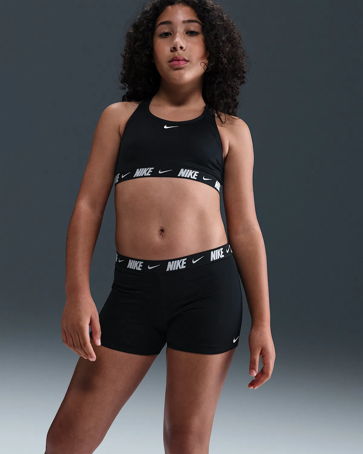 Детский (девочки) раздельный купальник Nike Swim с лямками-борцовками и шортами, Black/White — фото 2