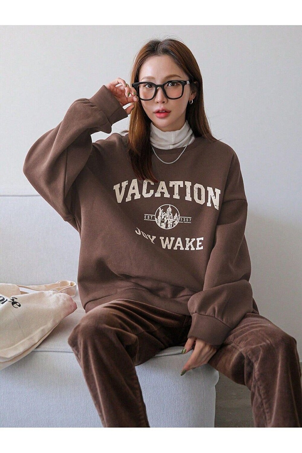 

Женский коричневый свитшот оверсайз с круглым вырезом с принтом Vacation Joy Wake Trendseninle