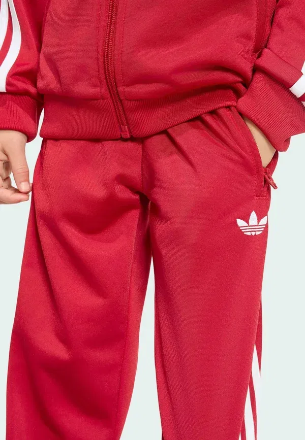 Спортивный костюм Adidas Originals, цвет командно-красный — фото 4