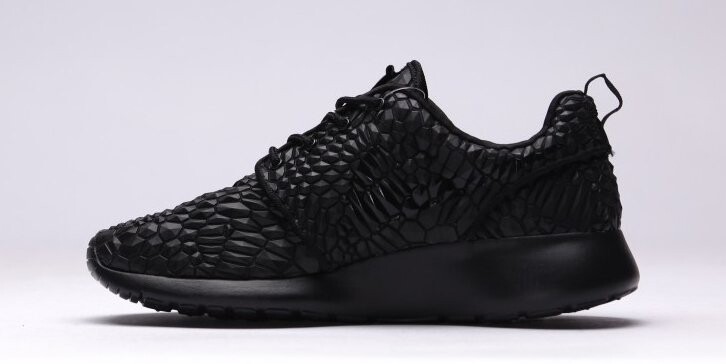 Кроссовки Nike Wmns Roshe One DMB 'Triple Black', черный — фото 2