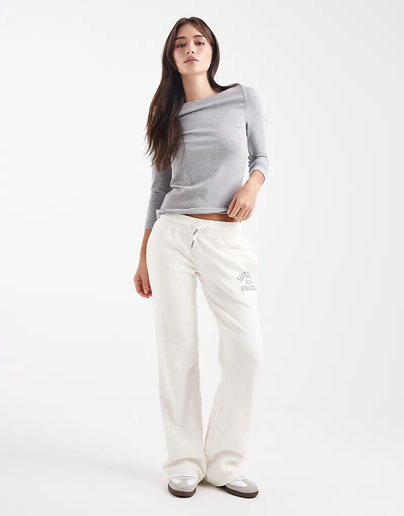 

Спортивные брюки-джоггеры Superdry Athletic с принтом в цвете «пустынная кость» с белым оттенком