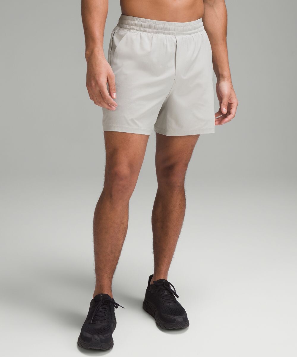 

Короткие шорты с подкладкой Pace Breaker Lululemon, серый