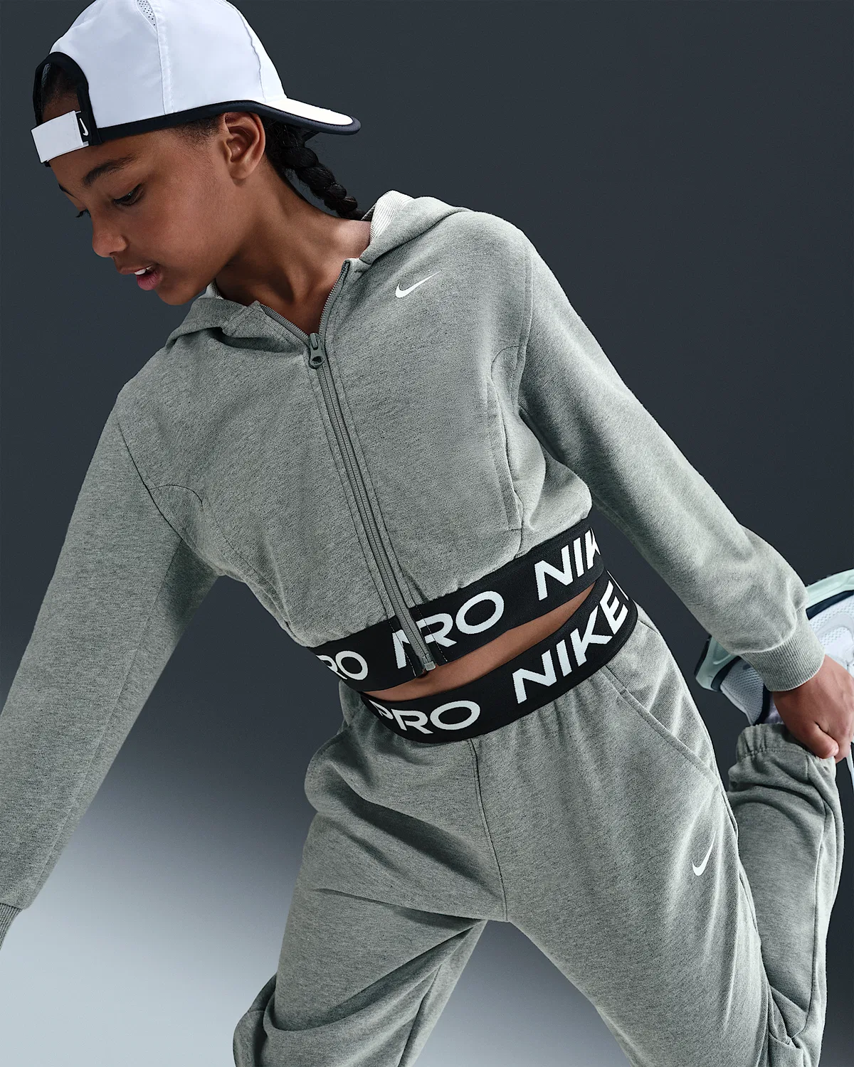 Детская (девичья) флисовая кофта Nike Pro Fleece Dri-FIT на молнии, Carbon Heather/Dark Steel Grey/Black/White — фото 3