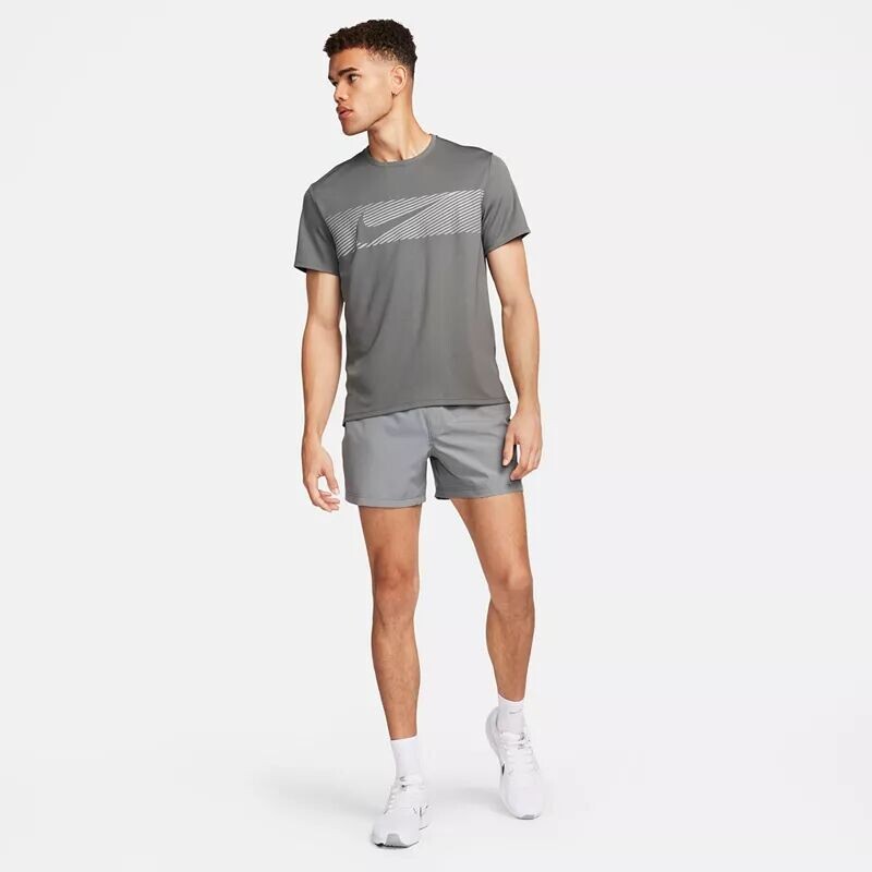 Мужские универсальные шорты без подкладки Nike Dri-FIT Form 5 дюймов — фото 2