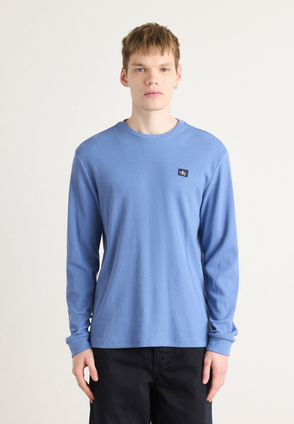 

Лонгслив BADGE Calvin Klein Jeans, синий