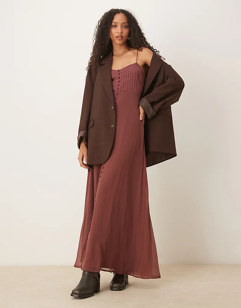 

Платье макси ASOS DESIGN с лифом на бретелях, многоуровневыми оборками и застежкой на пуговицы шоколадного цвета