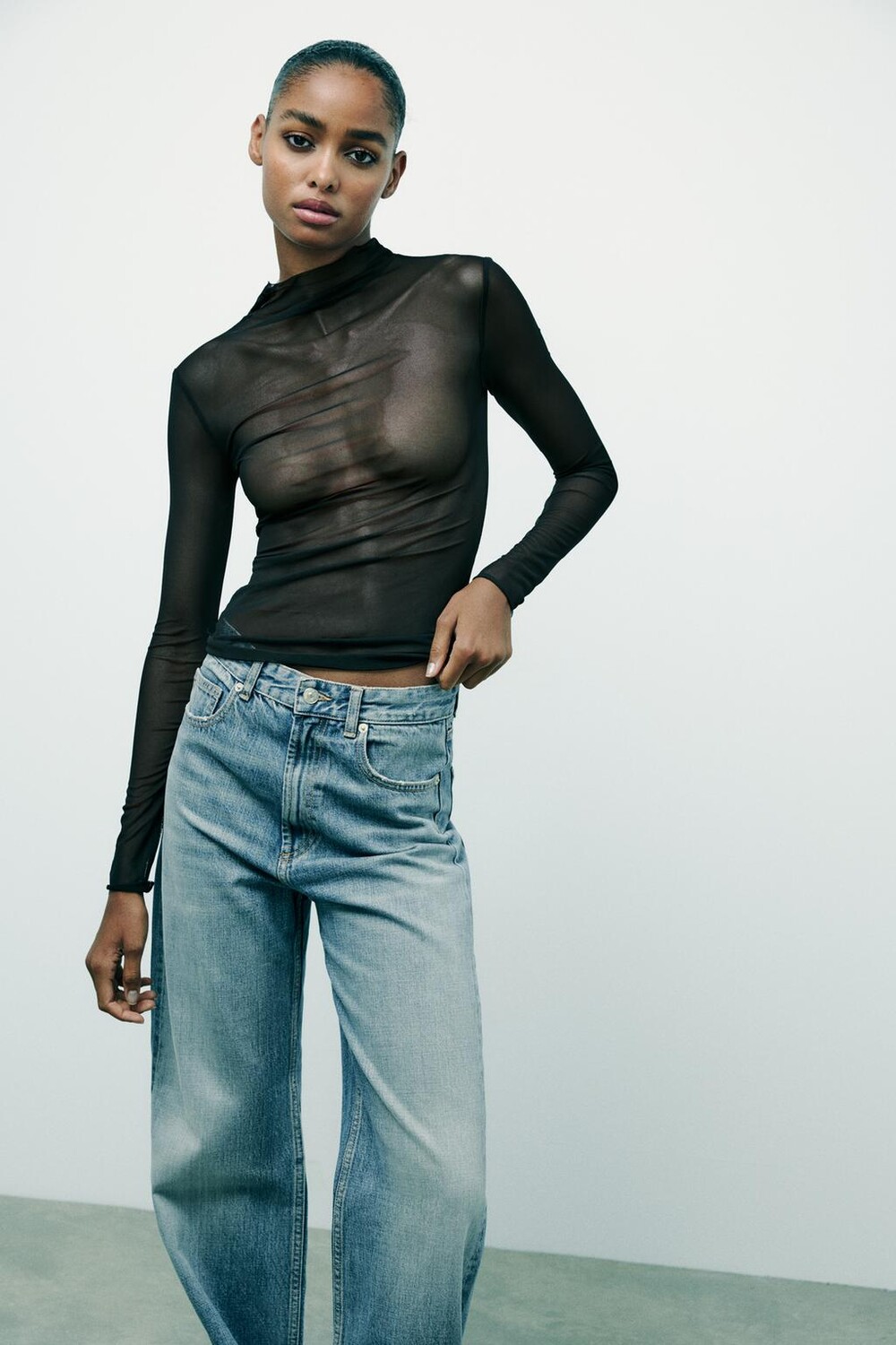 

Тюлевый топ с высоким воротом ZARA, черный