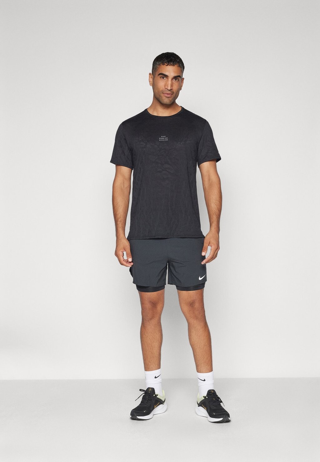 

Спортивная футболка RISE RUN Nike, черный